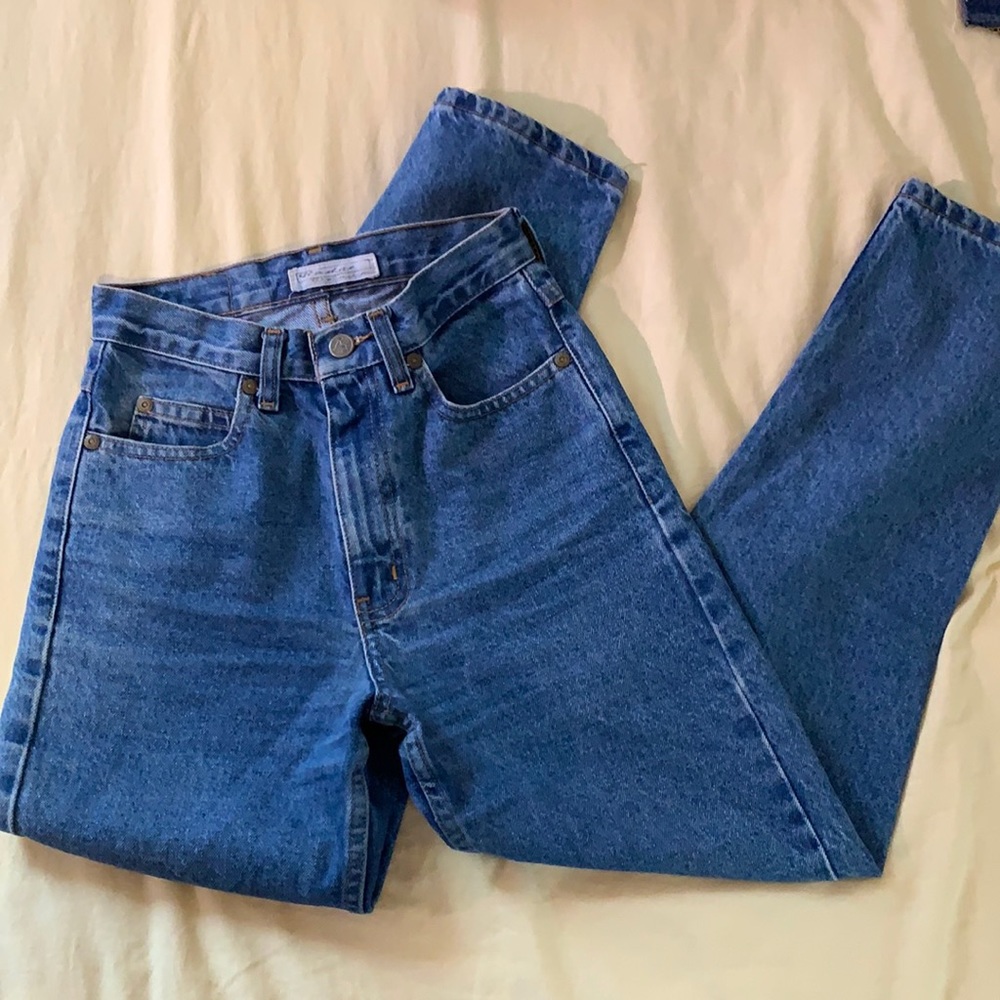 Vintage Badge High Rise Mom Jean